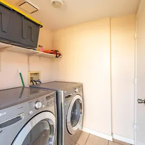 A+ 2 Bedroom Victorian Away From Sacramento